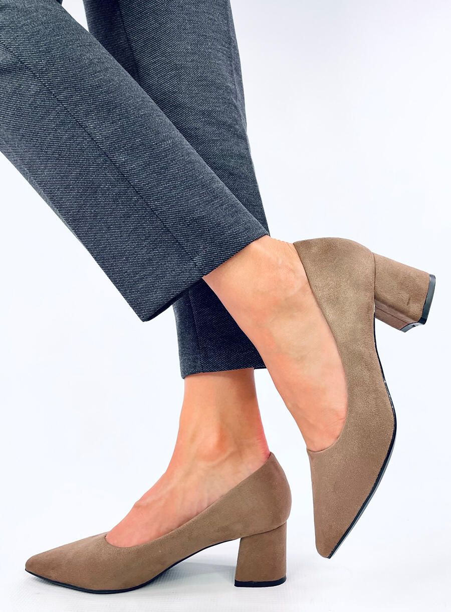 Wildlederpumps mit breitem Absatz Beige