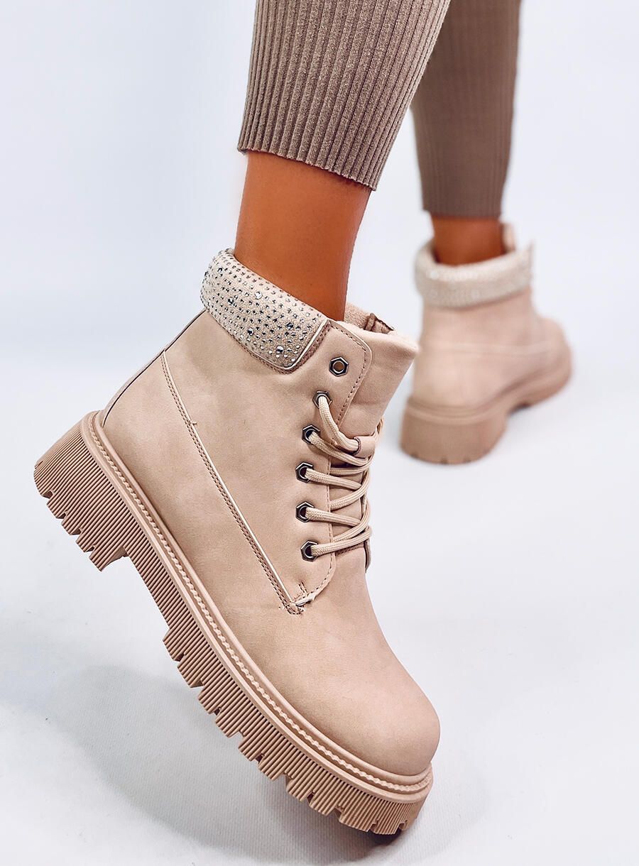 Beige Schnürstiefel mit Strasssteinen verziert