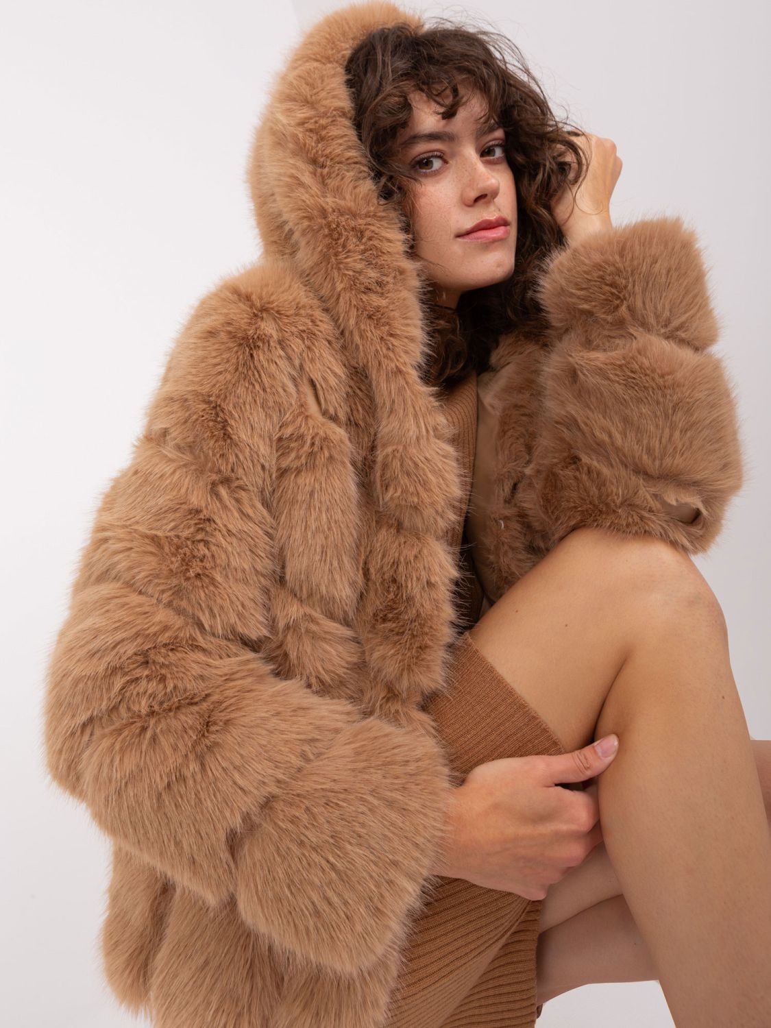 Camelfarbene Übergangsjacke mit Kapuze