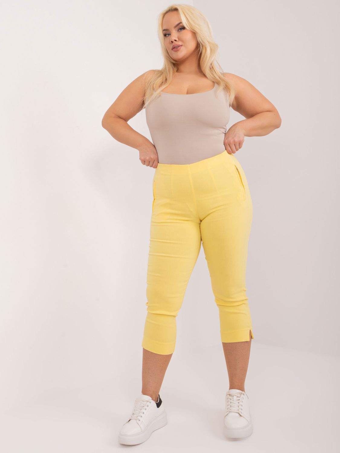 Gelbe Damenhose mit hohem Bund