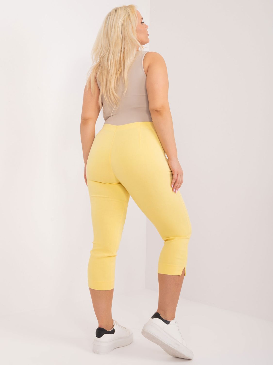 Gelbe Damenhose mit hohem Bund