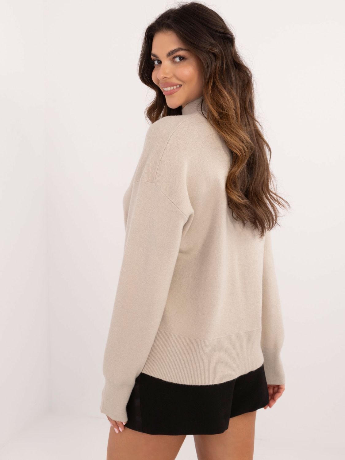 Beige Pullover mit langen Ärmeln