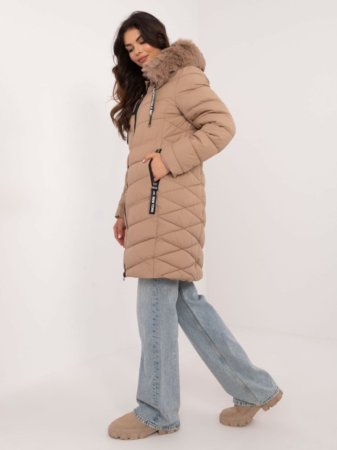 Beige Winterjacke mit Kapuze