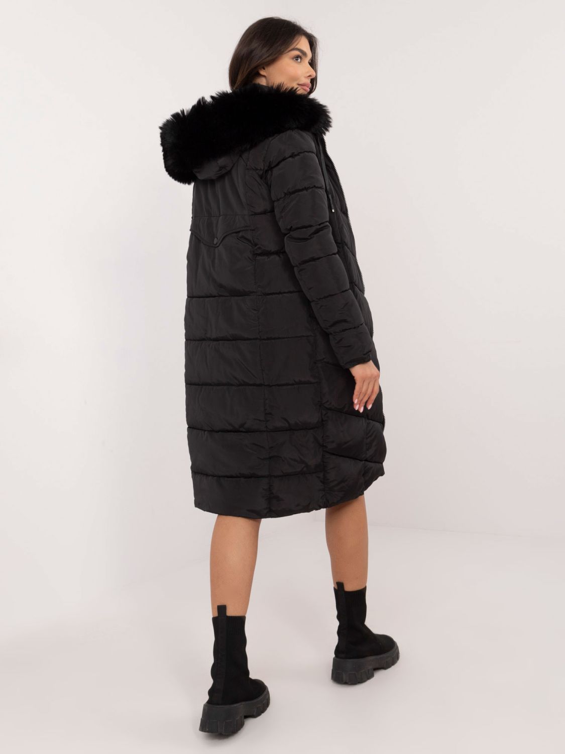 Damen schwarze Winterjacke mit Kapuze