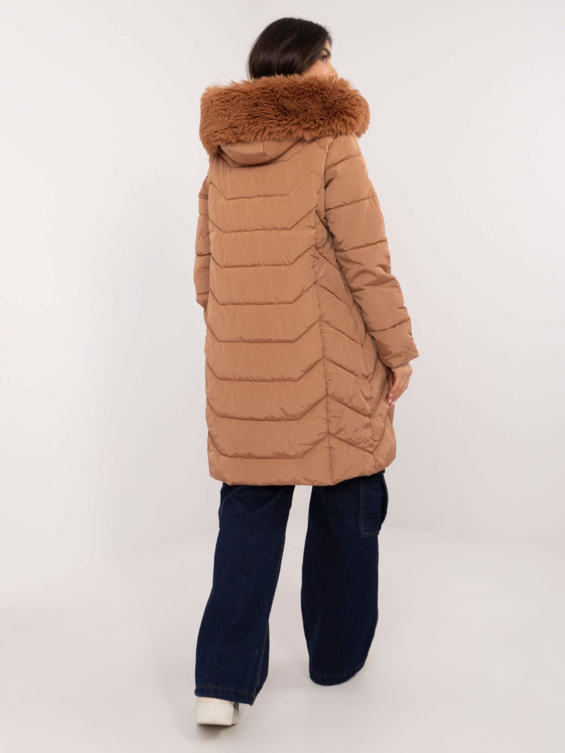 Bequeme Winterjacke mit Kapuze in Camel-Farbe