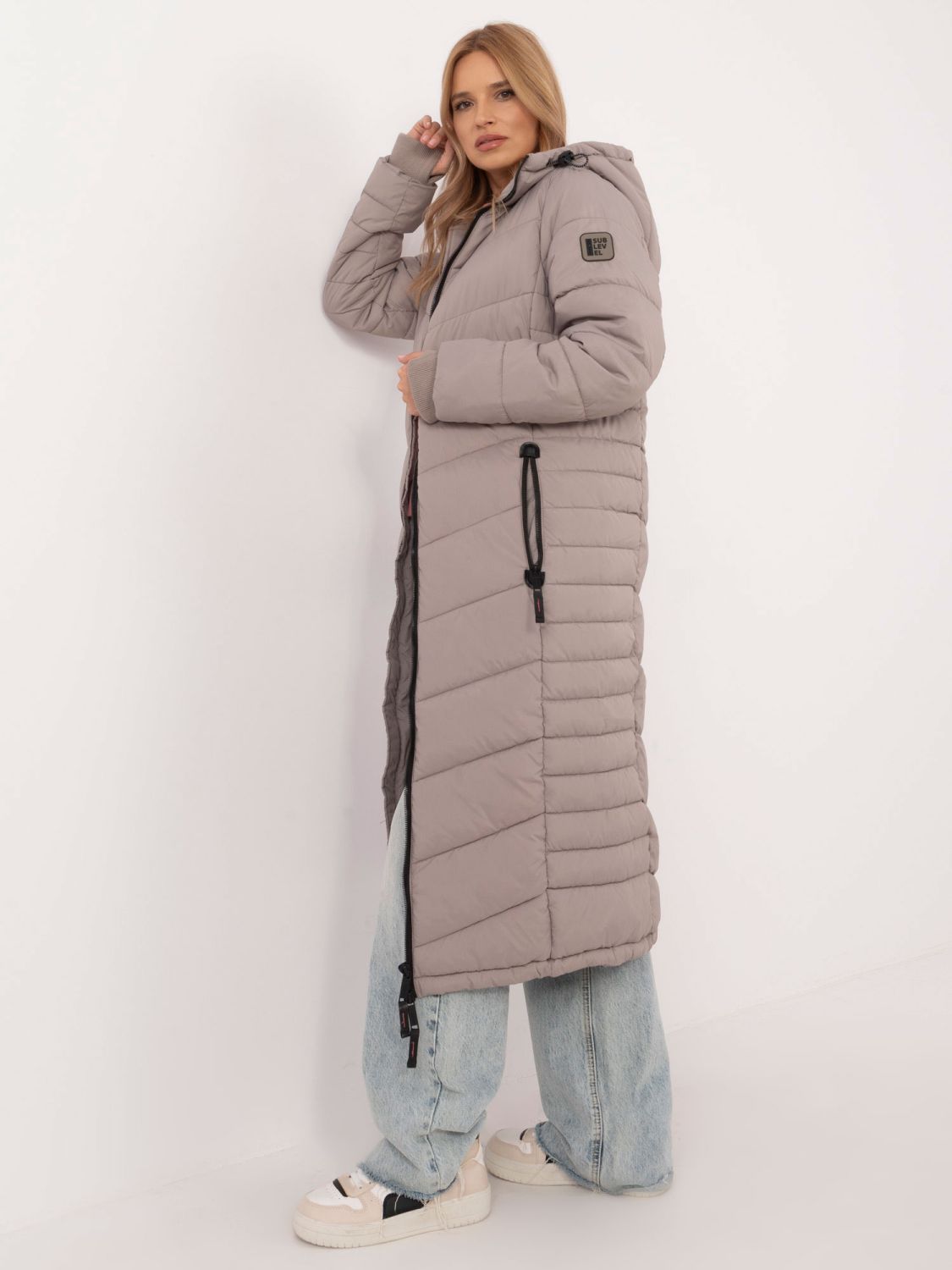 Langer beiger Mantel mit Futter