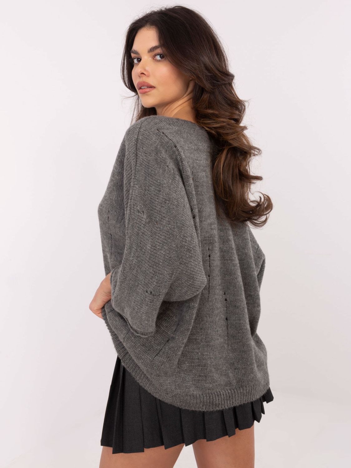 Stylischer grauer Pullover mit 3/4 Ärmeln