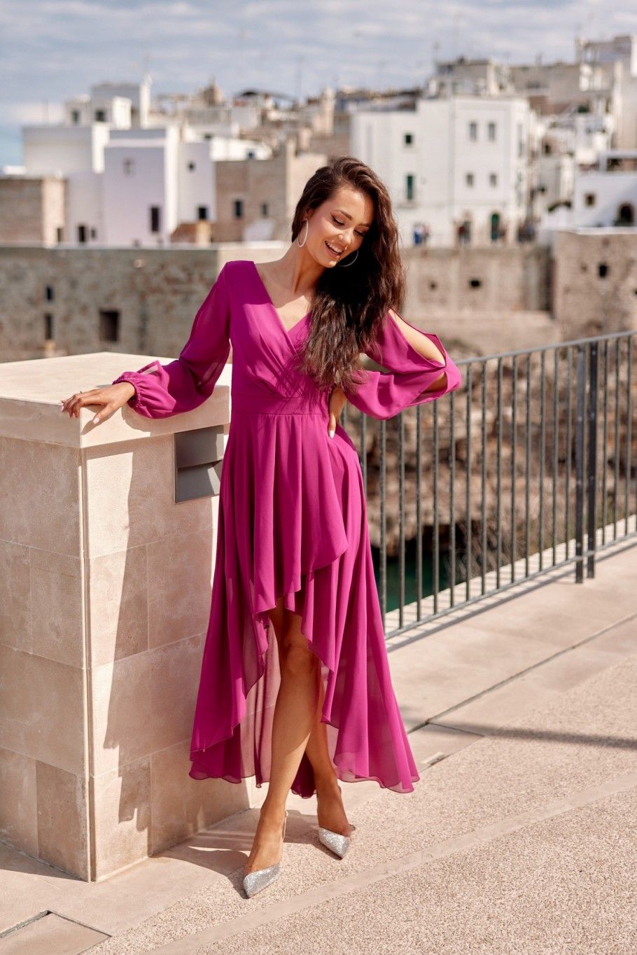 Asymmetrisches Maxi-Kleid mit langen Ärmeln in Bischofsviolett