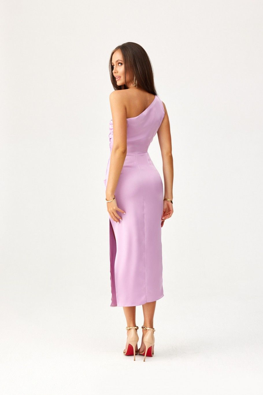 Satiniertes Midi-Kleid mit einem Schulterträger in Flieder