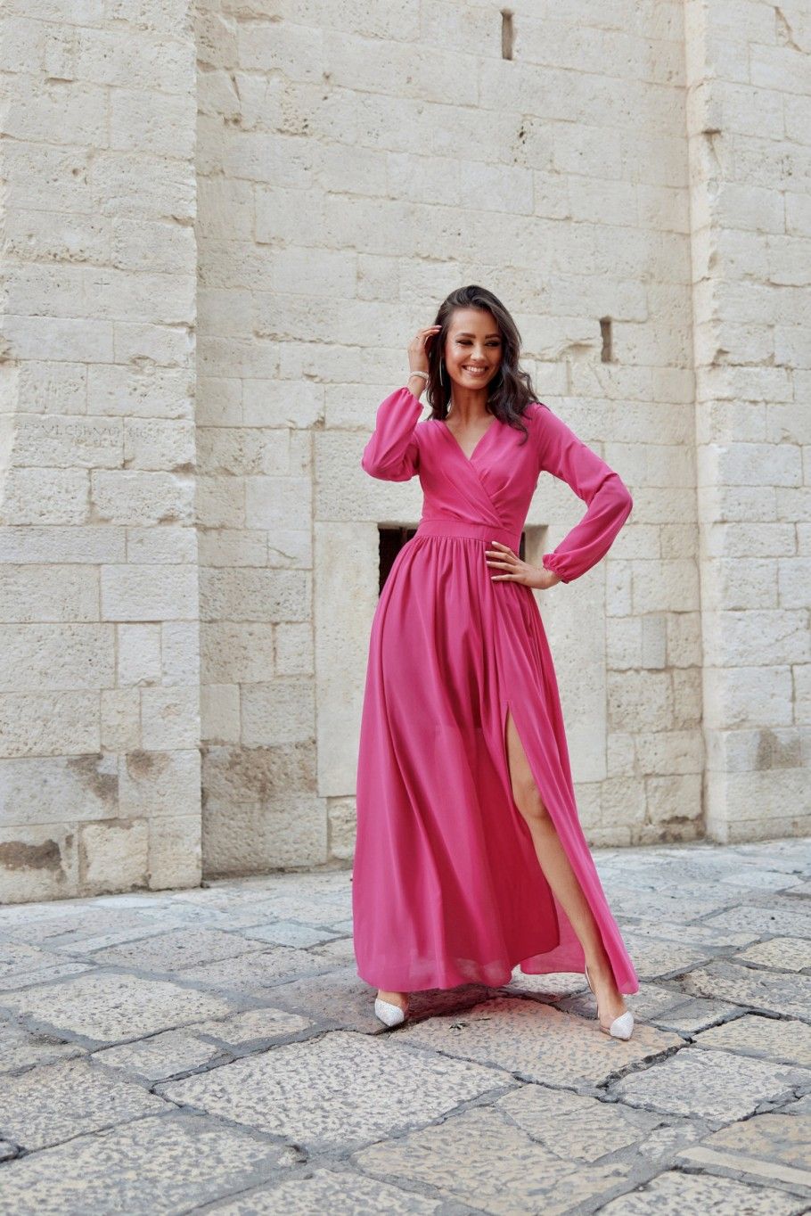 Chiffon-Maxikleid mit langen Ärmeln und Rückenschnürung, amaranthfarben