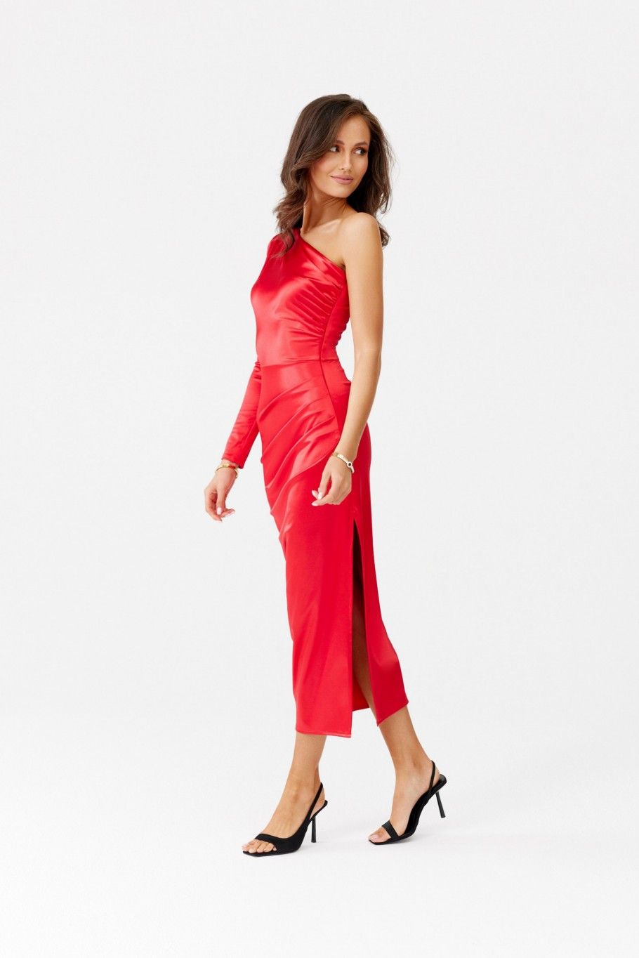 Satiniertes Midi-Kleid mit einem langen Ärmel in Rot