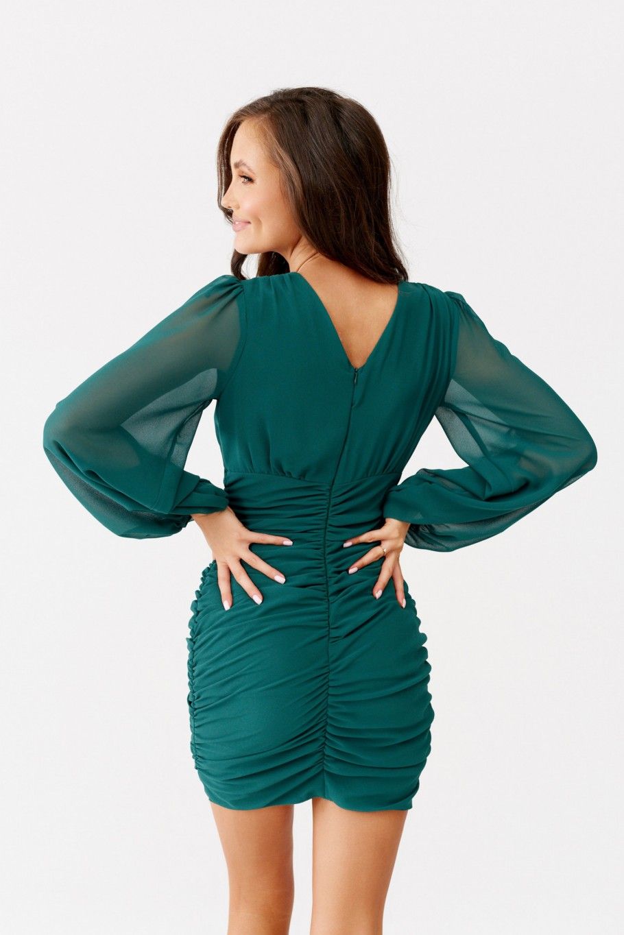 Grünes, gerafftes Kleid mit Puffärmeln
