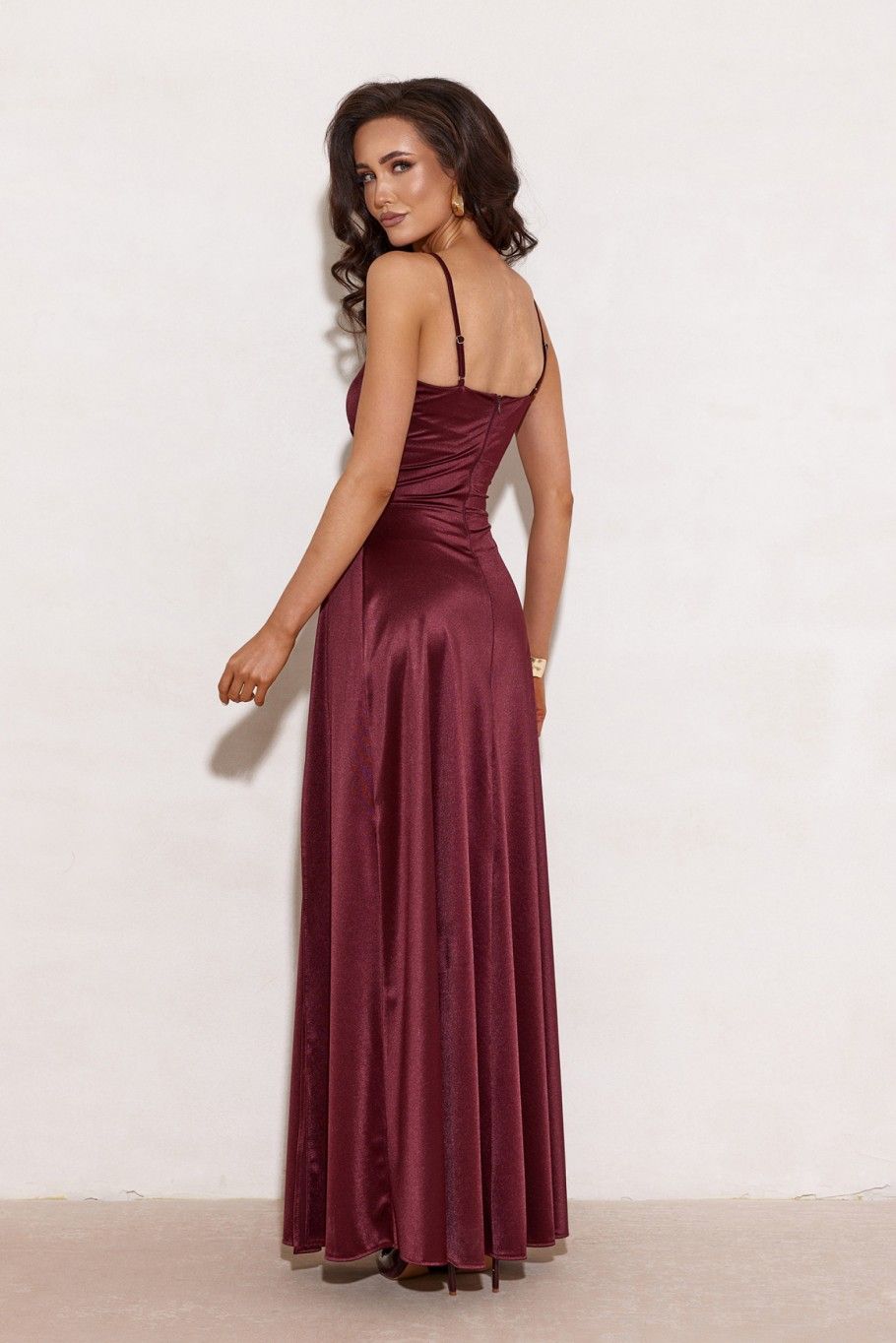Satiniertes Maxi-Trägerkleid in Bordeaux