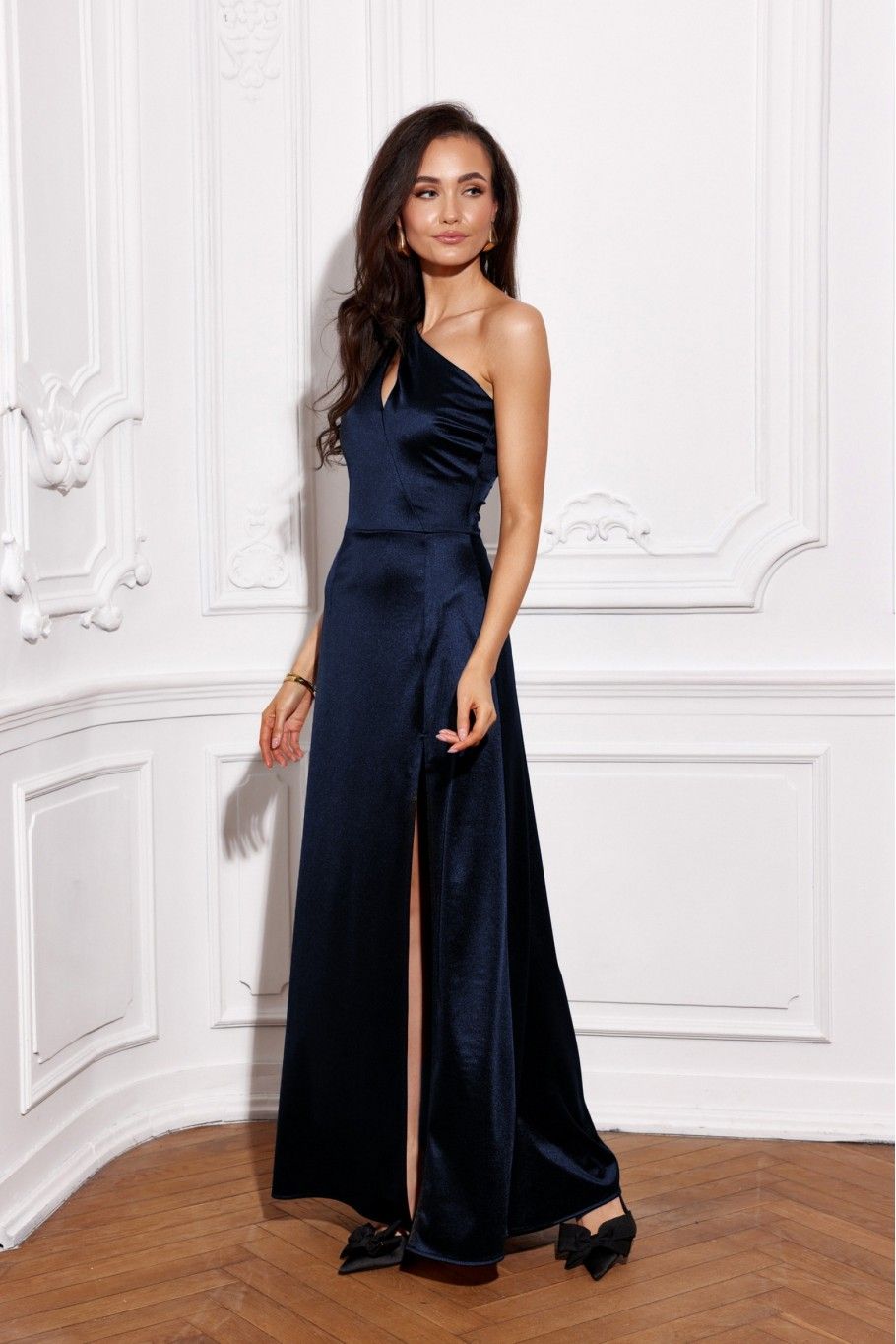 Langes Kleid mit Trägern und asymmetrischem Ausschnitt, dunkelblau