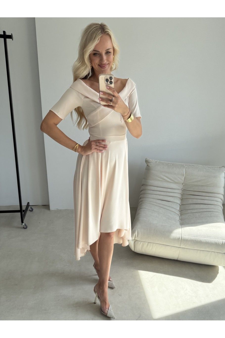 Midi-Kleid in Vanillefarbe