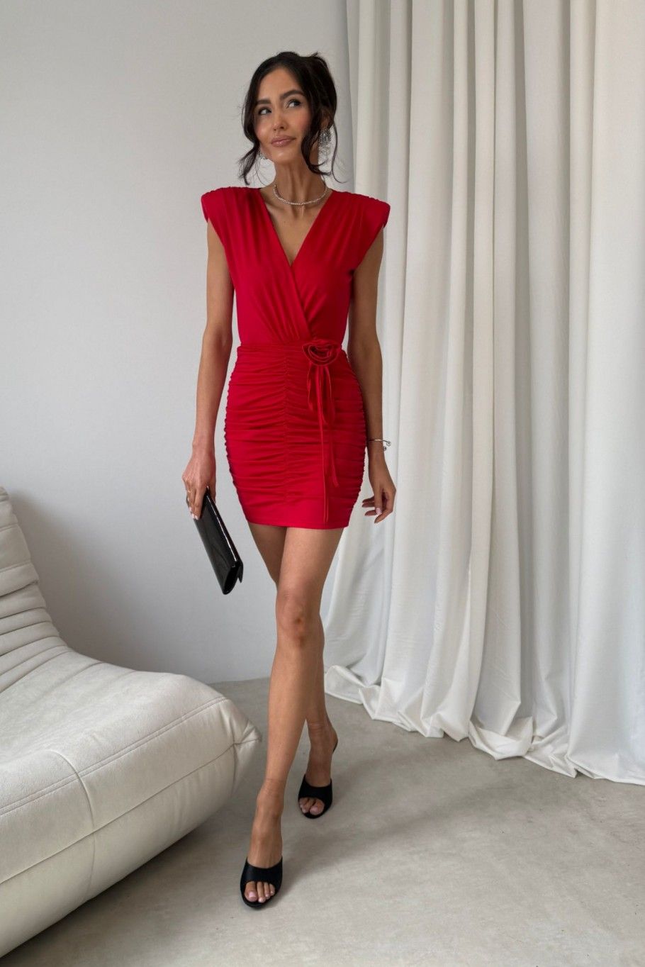 Rotes Mini-Kleid mit Wickelausschnitt