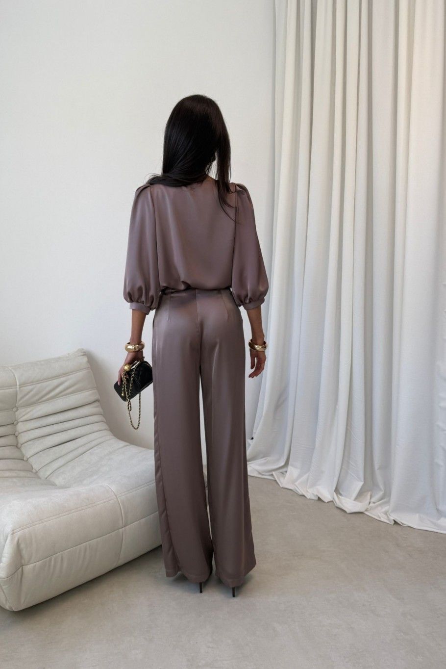 Braune Bluse Giana mit Rosenapplikation