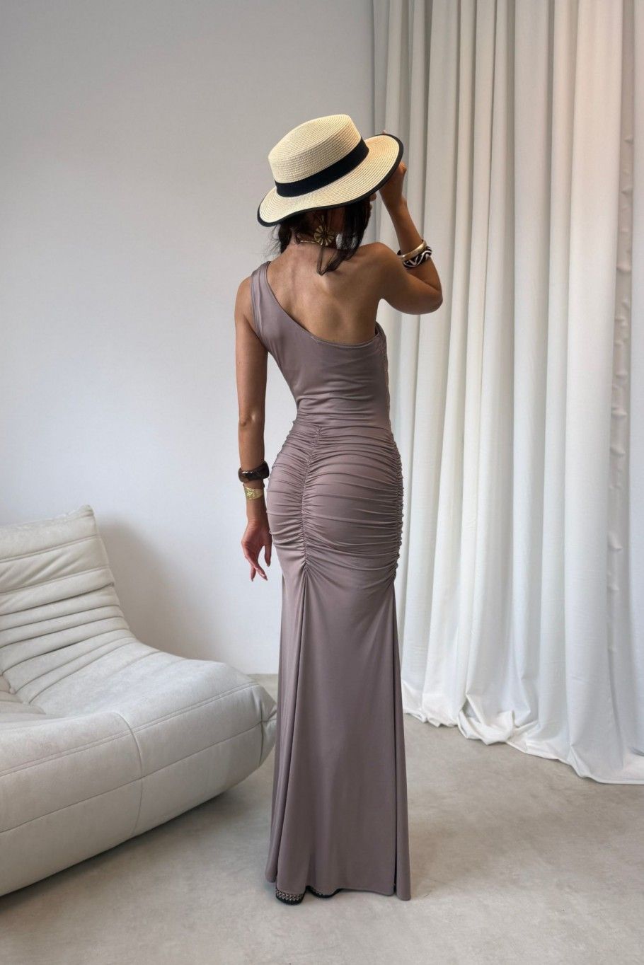 Maxikleid in hellem Braun mit Beinschlitz