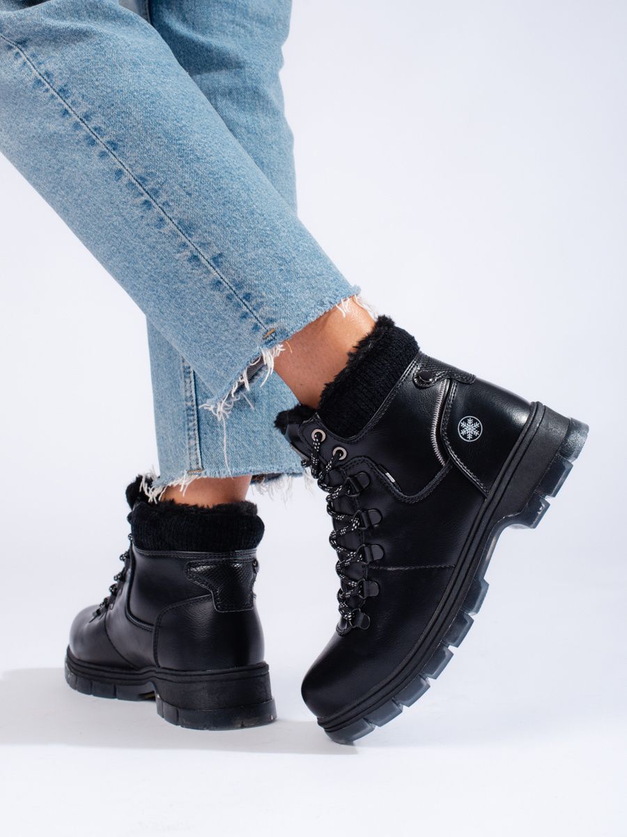 Schwarze Schnürstiefel aus Kunstleder