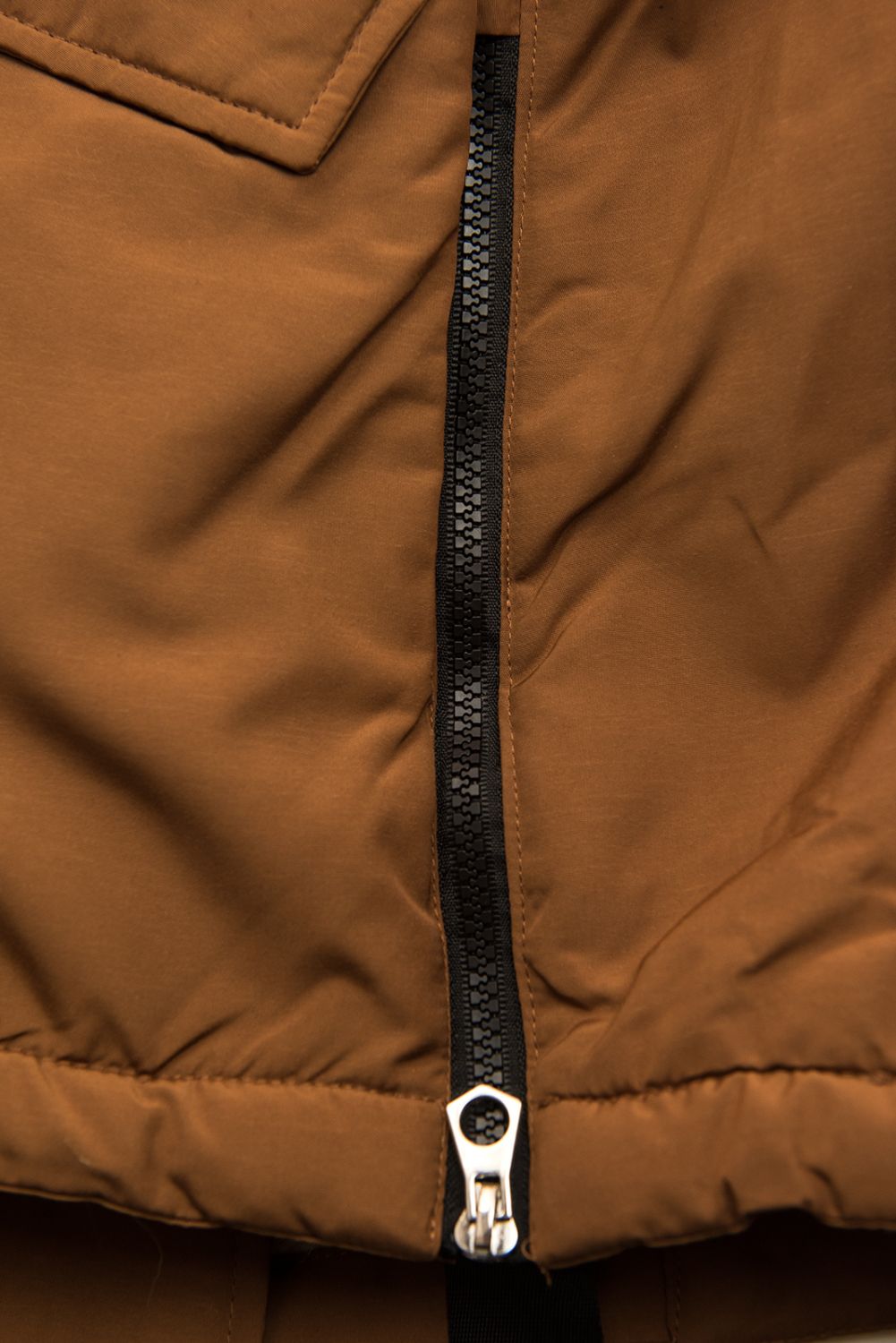 Winterjacke mit hohem Kragen braun