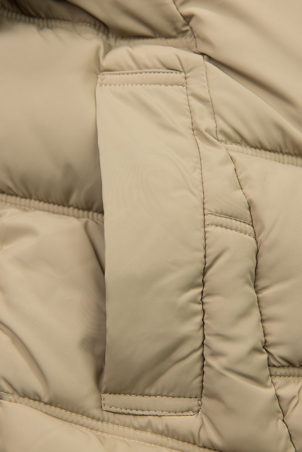 Winterjacke mit Gürtel und Kunstfell Hellbeige