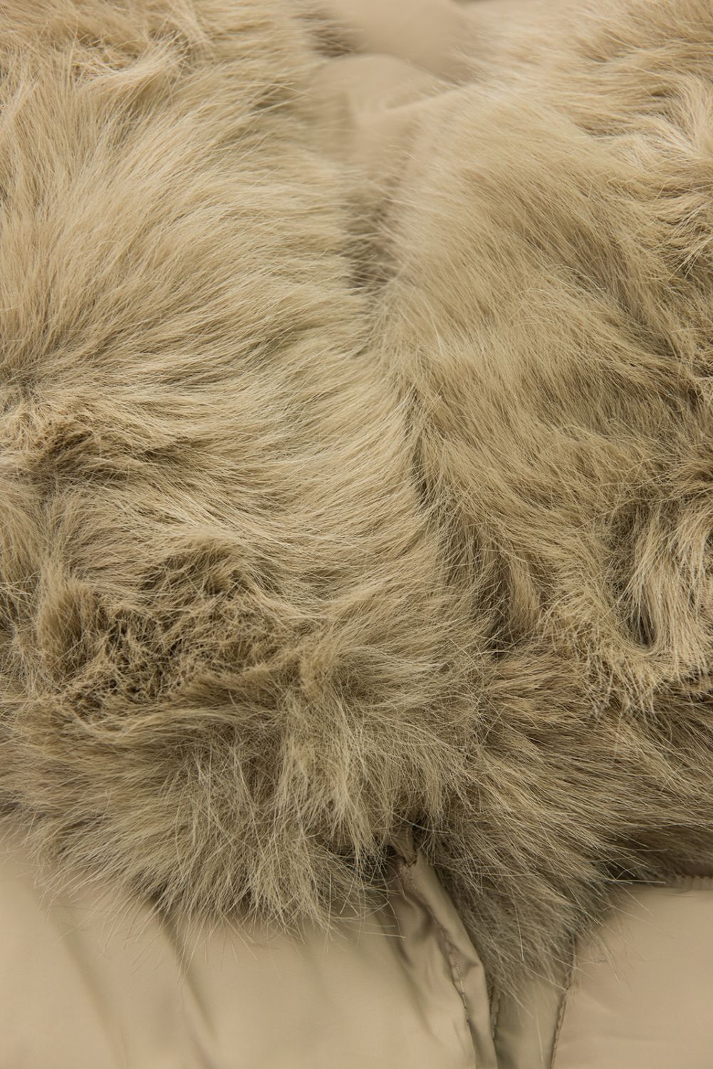 Winterjacke mit Gürtel und Kunstfell Hellbeige