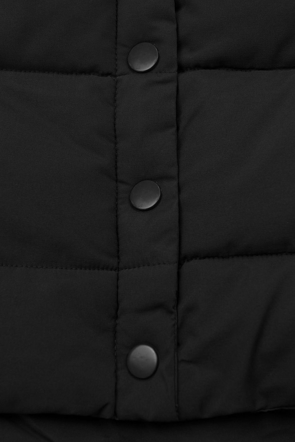 Gesteppte Winterjacke im verlängerten Schnitt, Schwarz