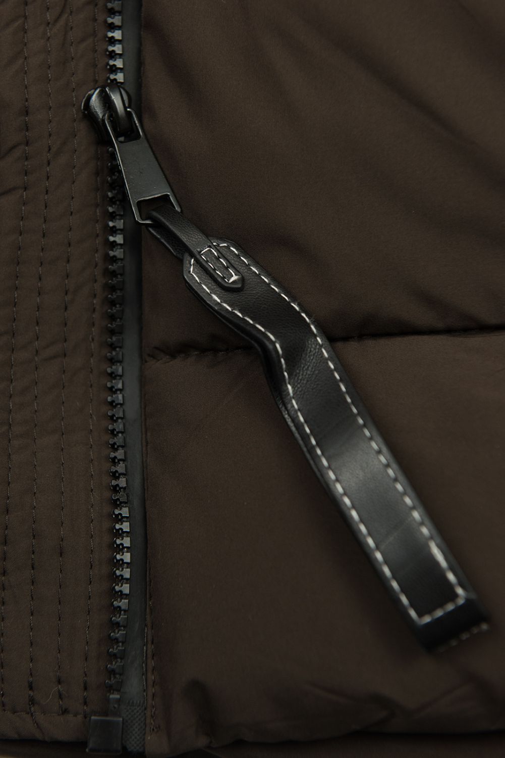 Schokoladenbraune Steppjacke mit Kunstpelz