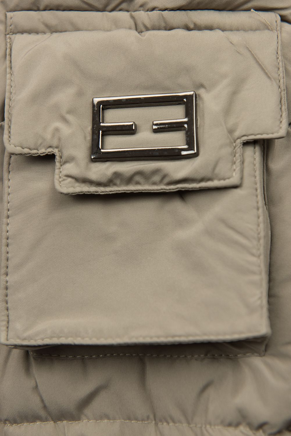 Dunkelbeige Steppjacke mit Kunstpelz