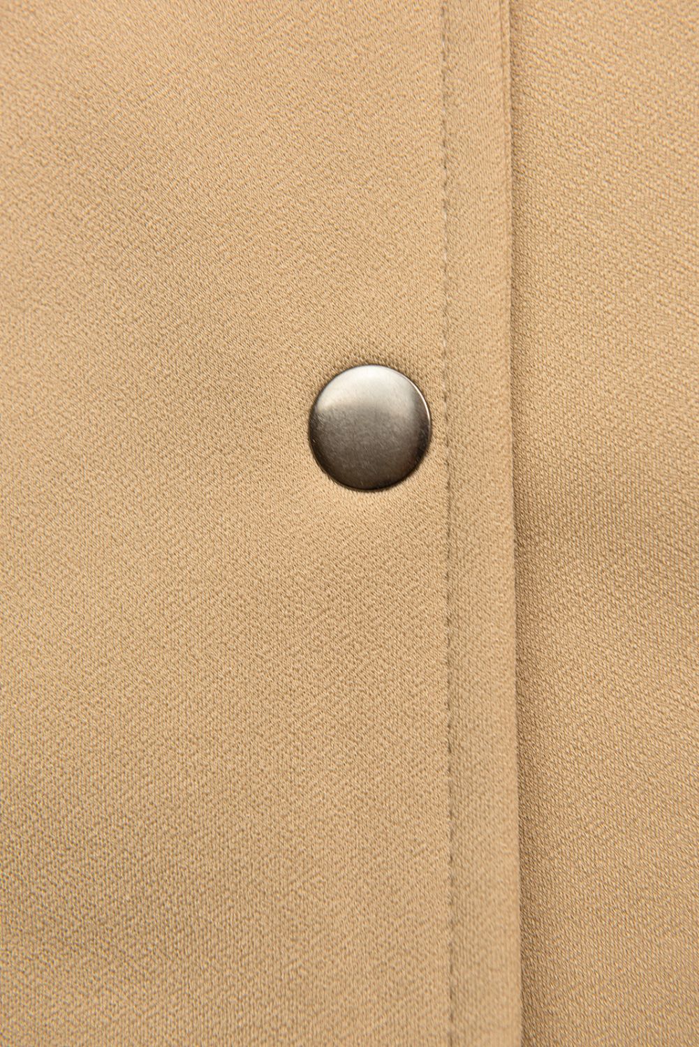 Leichter Mantel mit Druckknöpfen Beige