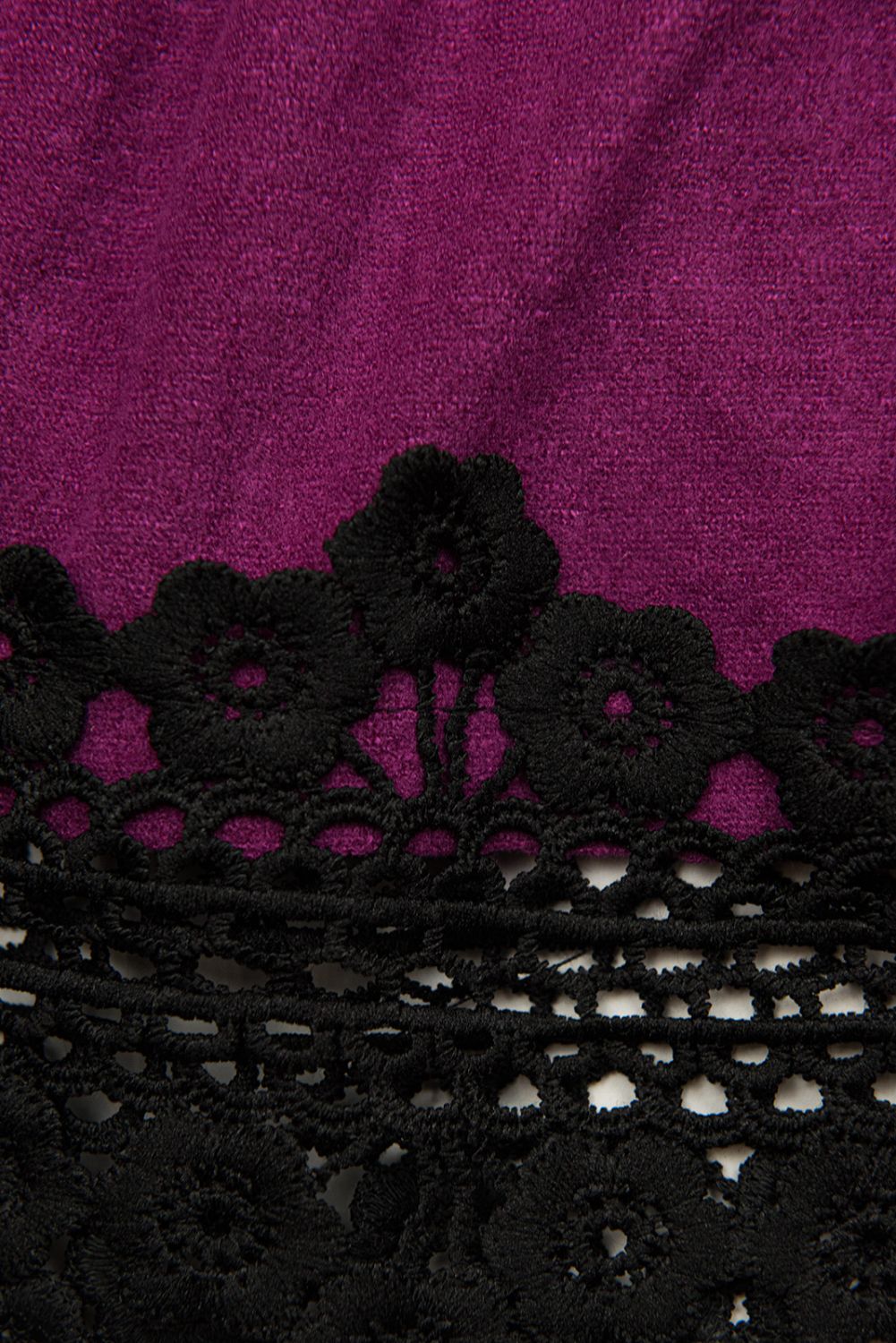 Kleid mit Spitze Purpurviolett