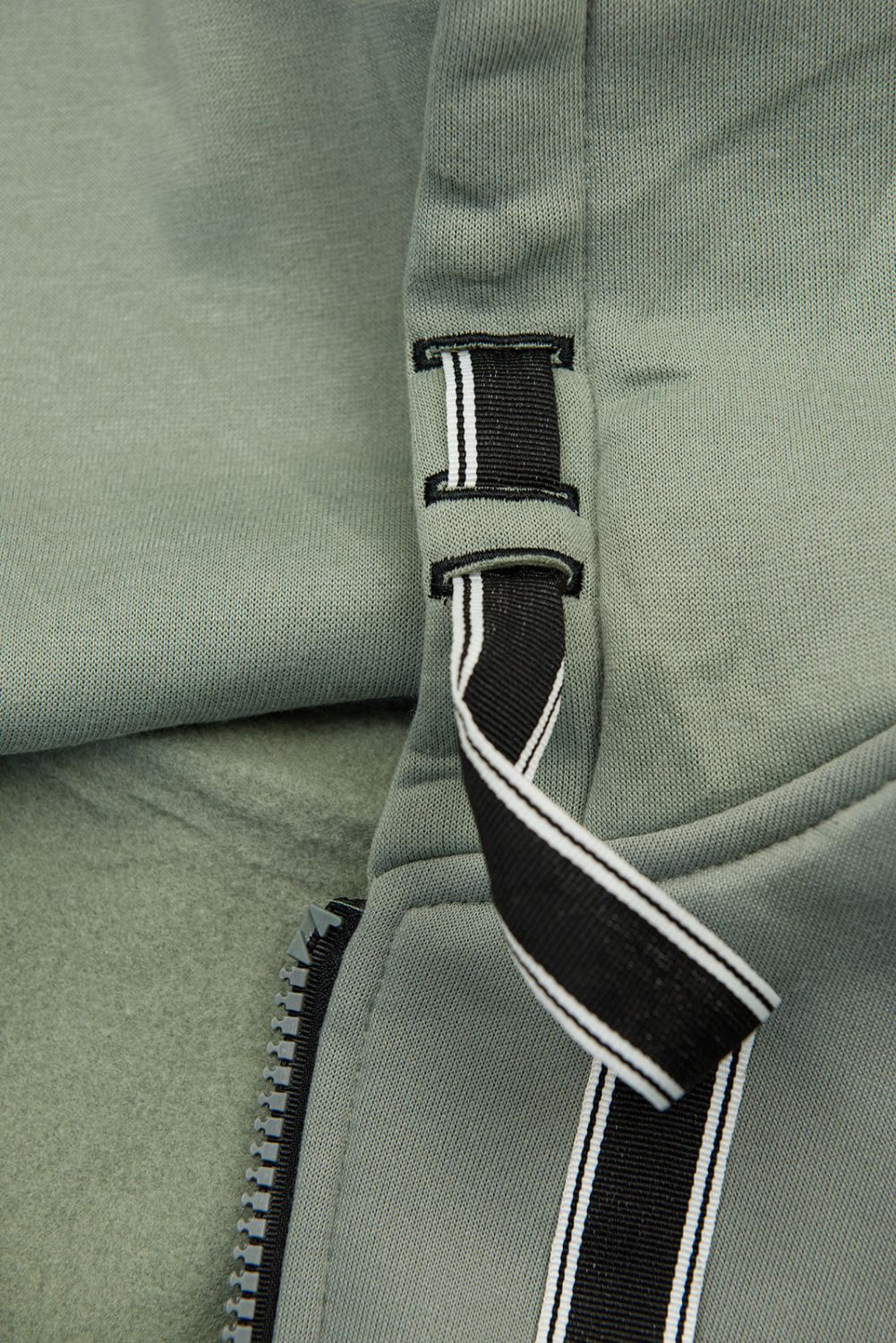 Sweatjacke im verlängerten Schnitt Salbeigrün