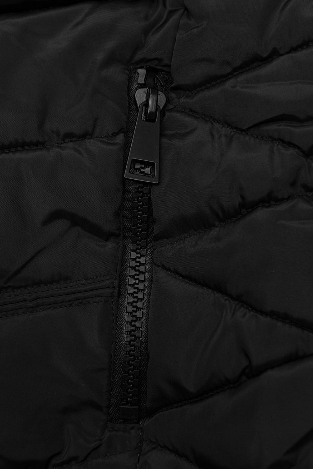 Winterjacke mit edler Kunstpelz-Kapuze Schwarz