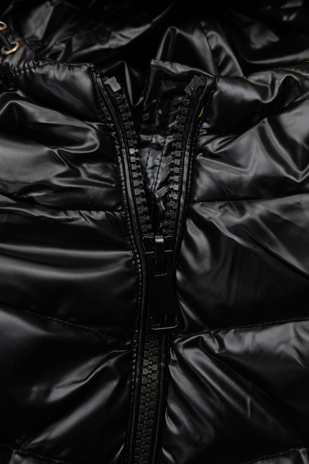 Gesteppte Winterjacke in glänzender Optik Schwarz