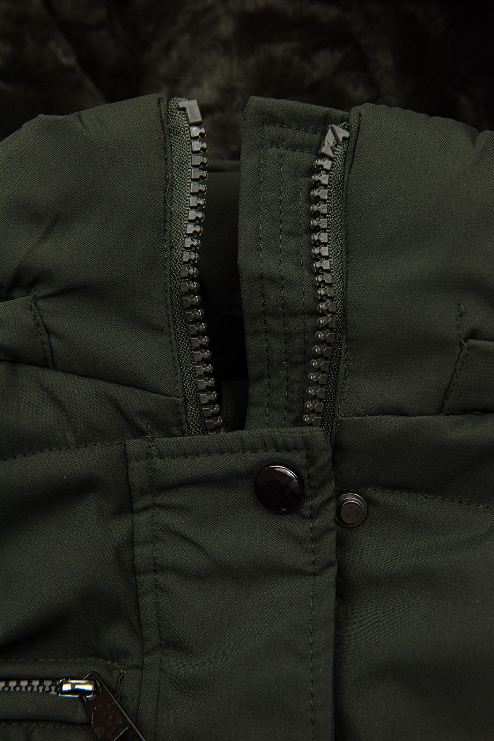 Warme Steppjacke mit Kapuze Khaki