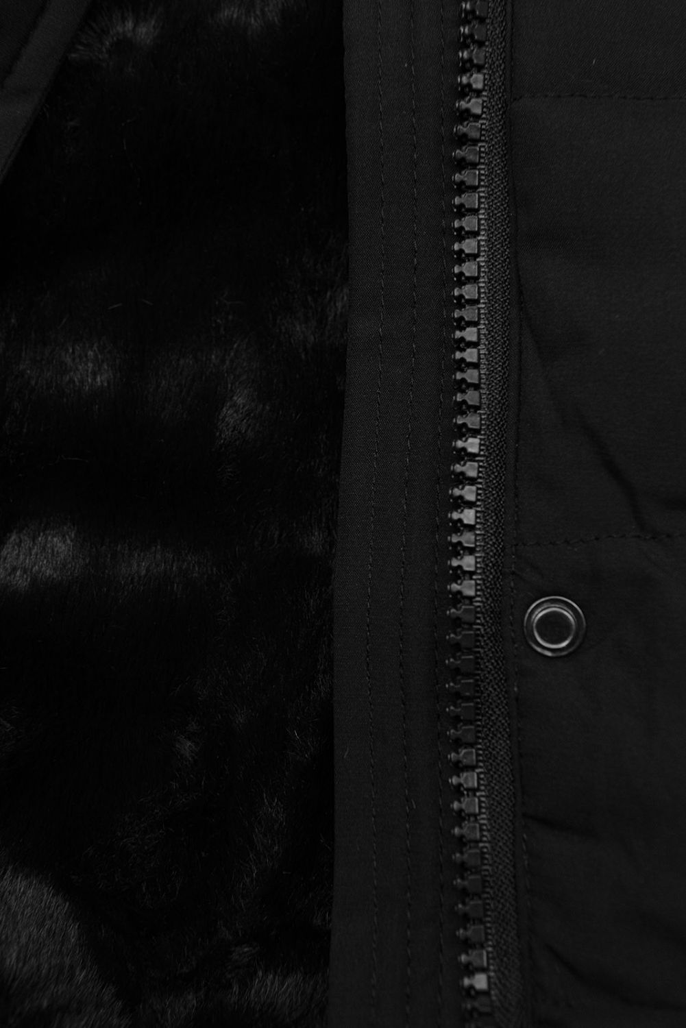 Warme Steppjacke mit Kapuze Schwarz