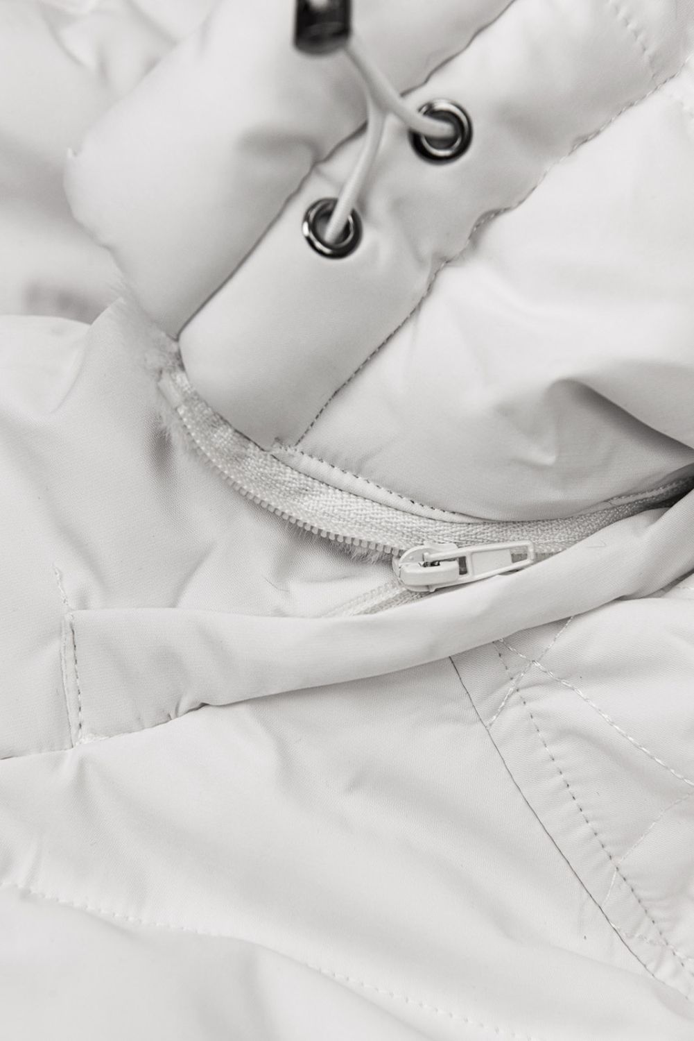 Warme Steppjacke mit Kapuze Ecru