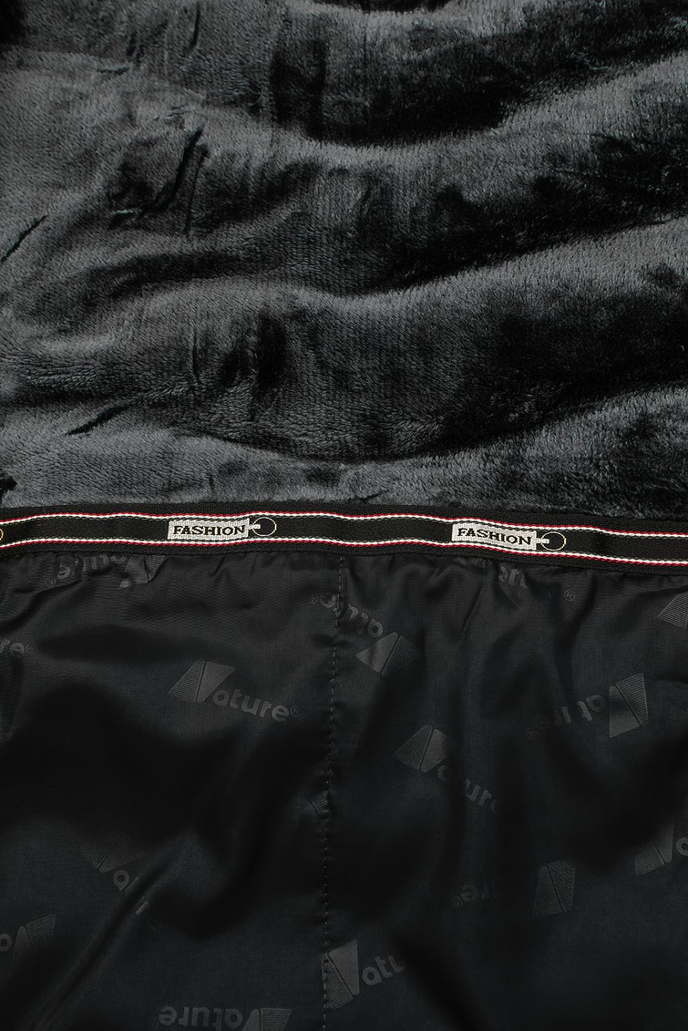 Winterjacke mit Fellimitat an der Kapuze schwarz