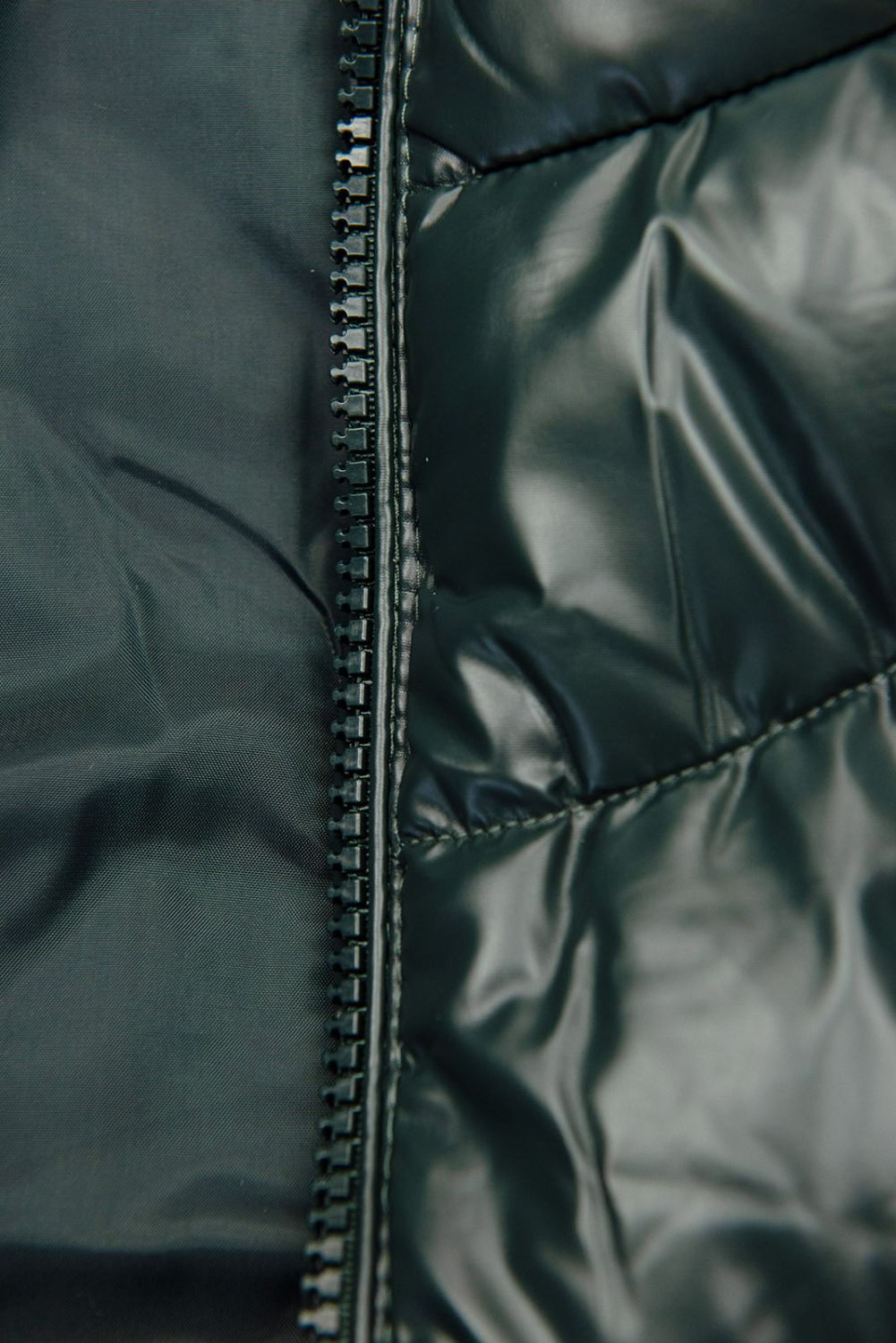 Winterjacke in glänzender Optik grün