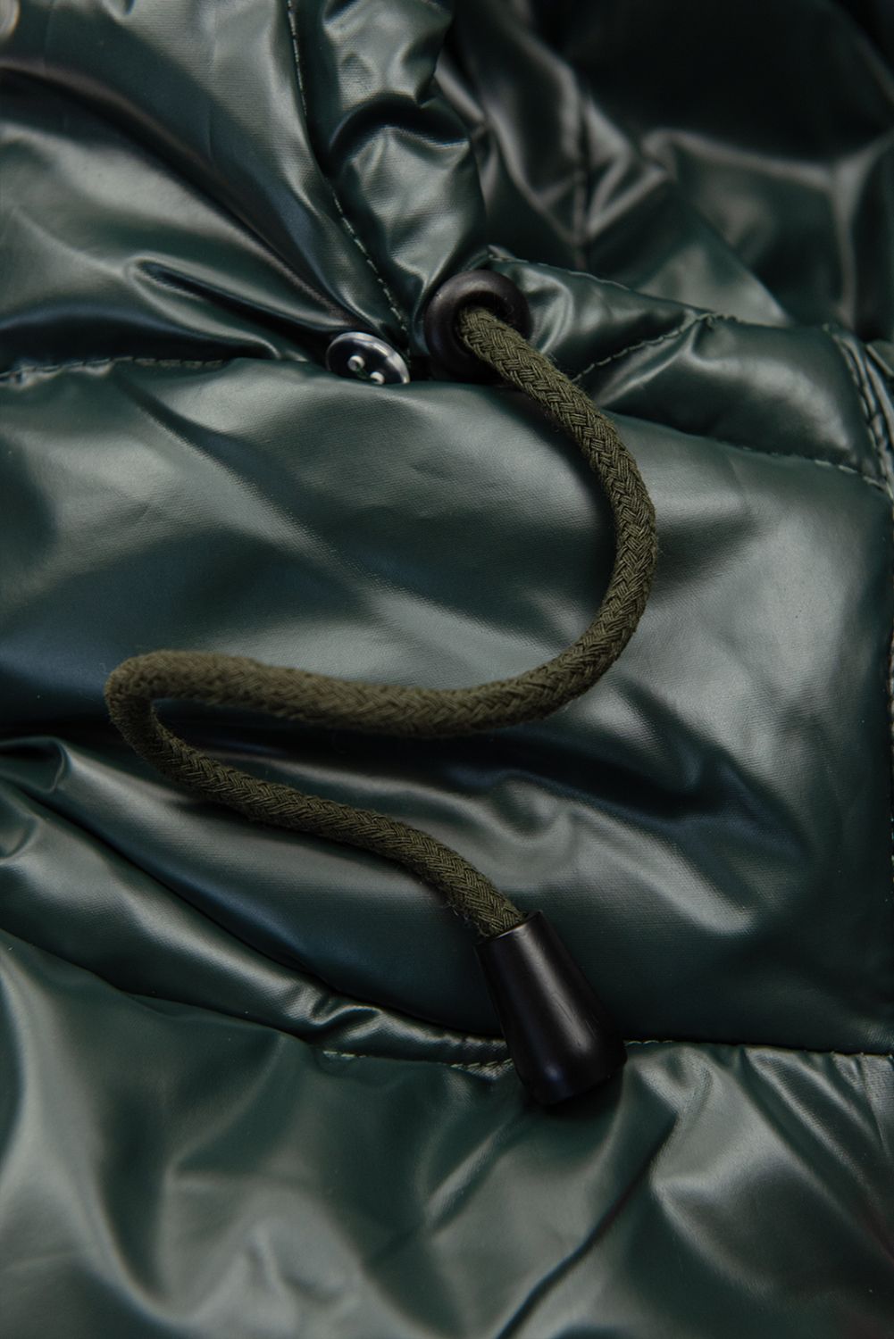 Winterjacke in glänzender Optik grün