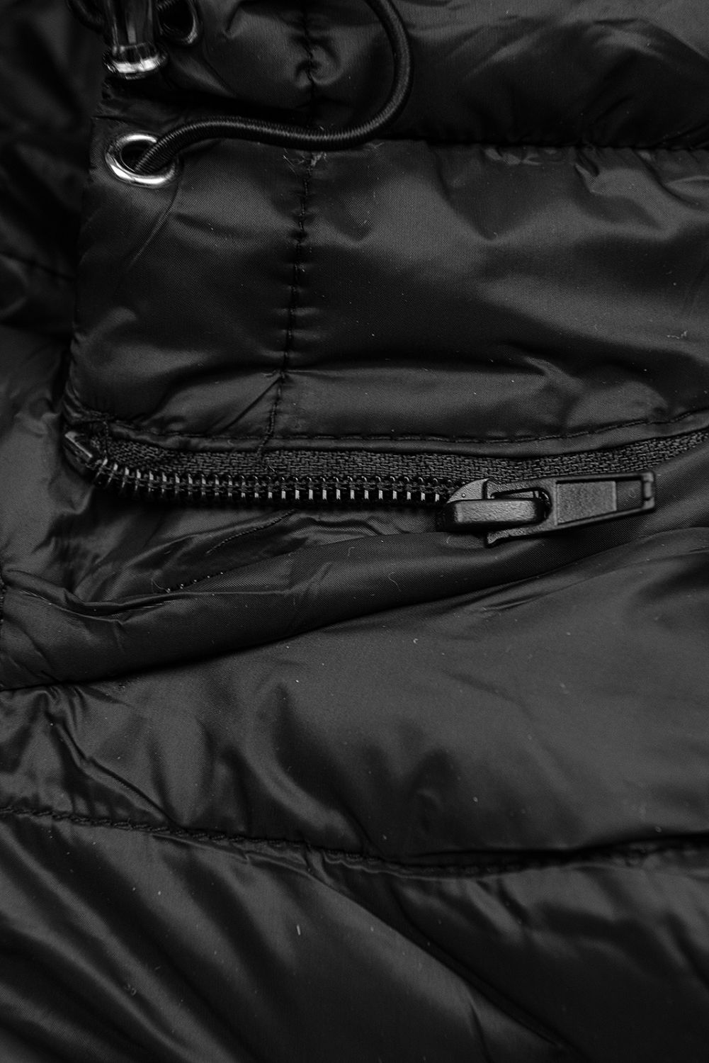 Steppjacke mit abnehmbarer Kapuze Schwarz