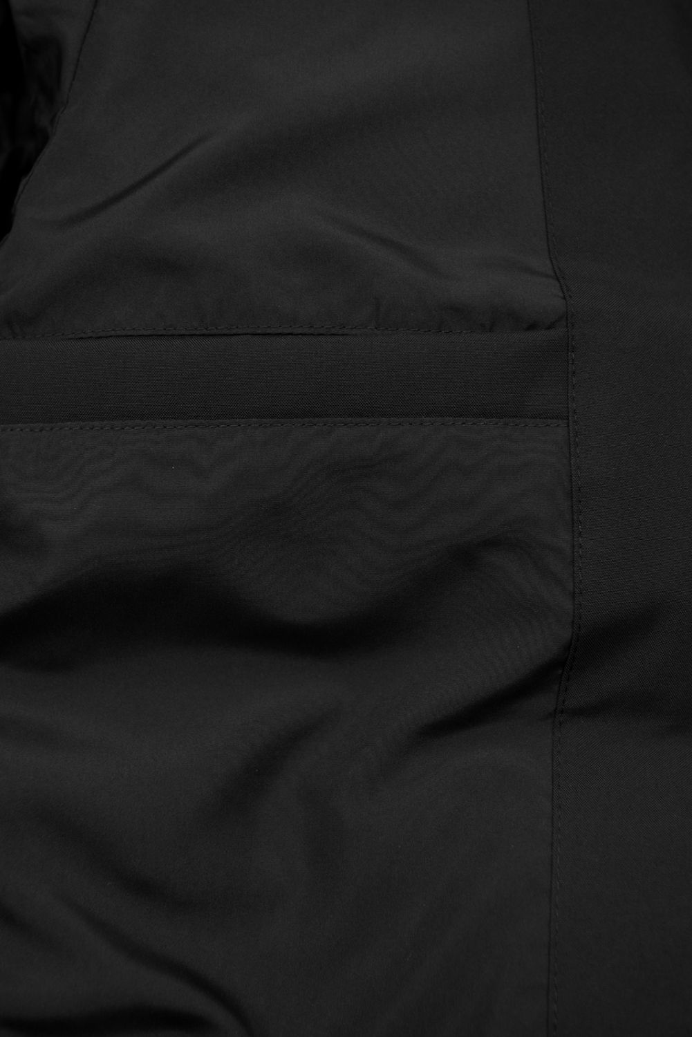 Schwarze Damen-Winterjacke mit Kapuze STORM