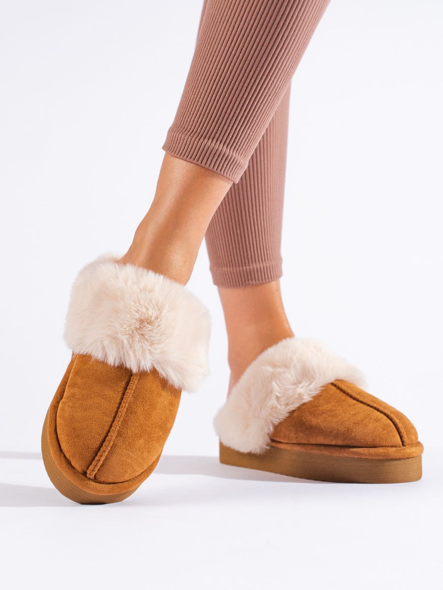 Braune Plateau-Hausschuhe