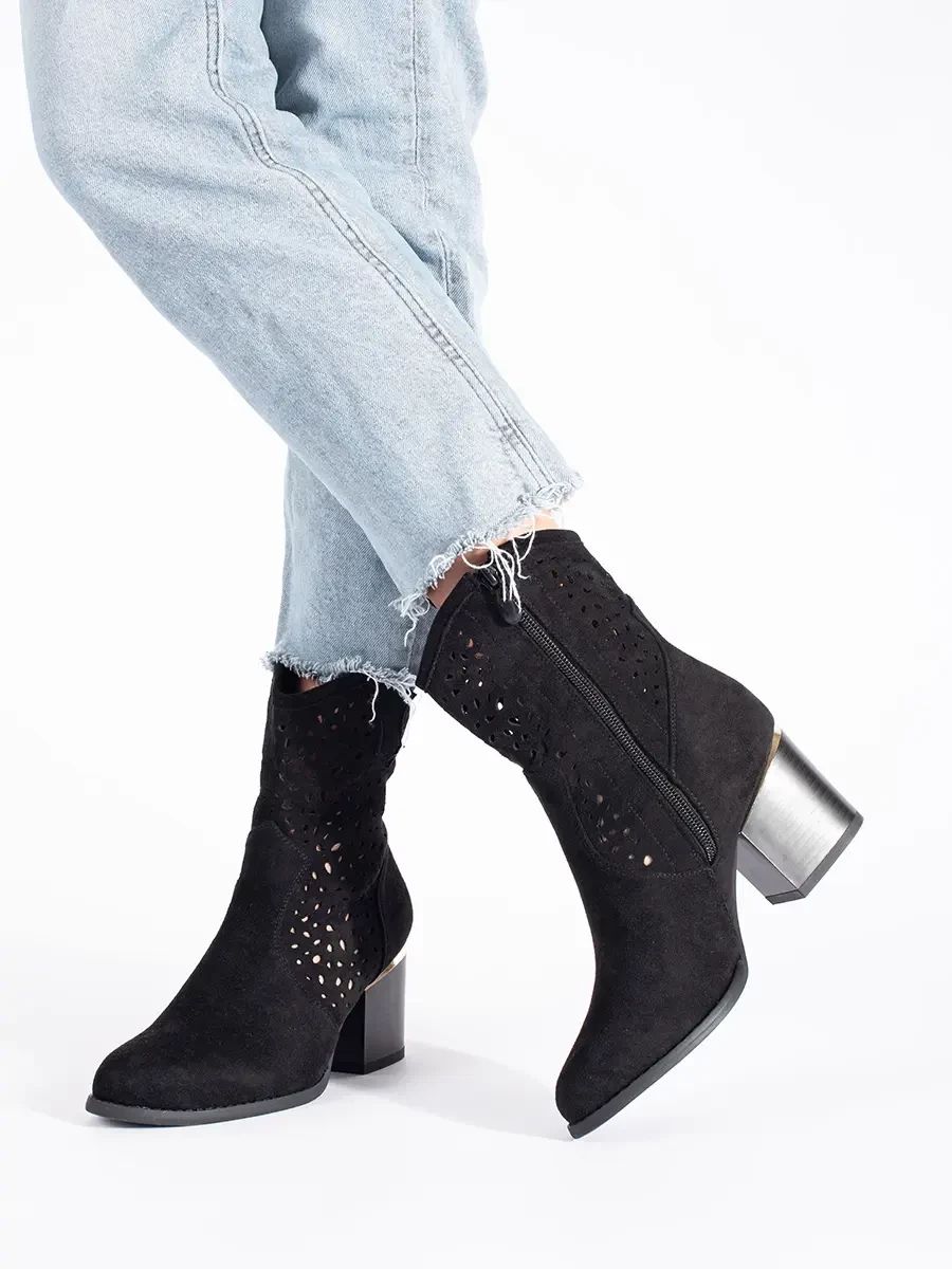 Schwarze Ajour-Stiefeletten mit Blockabsatz