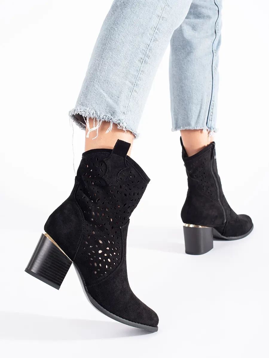 Schwarze Ajour-Stiefeletten mit Blockabsatz
