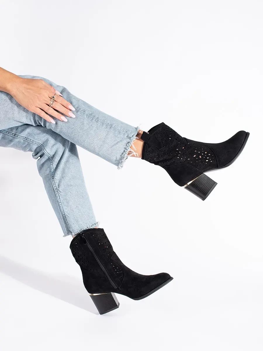 Schwarze Ajour-Stiefeletten mit Blockabsatz