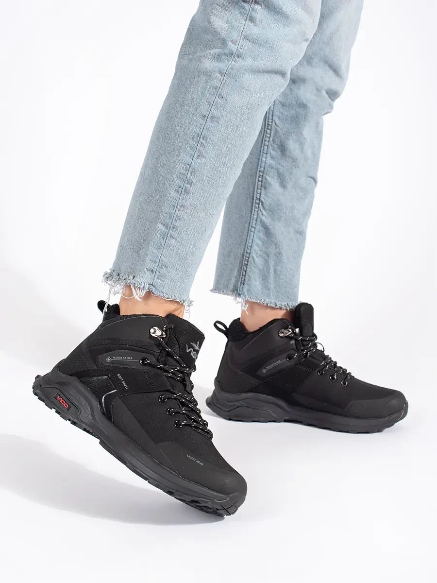 Schwarze gefütterte Wanderschuhe