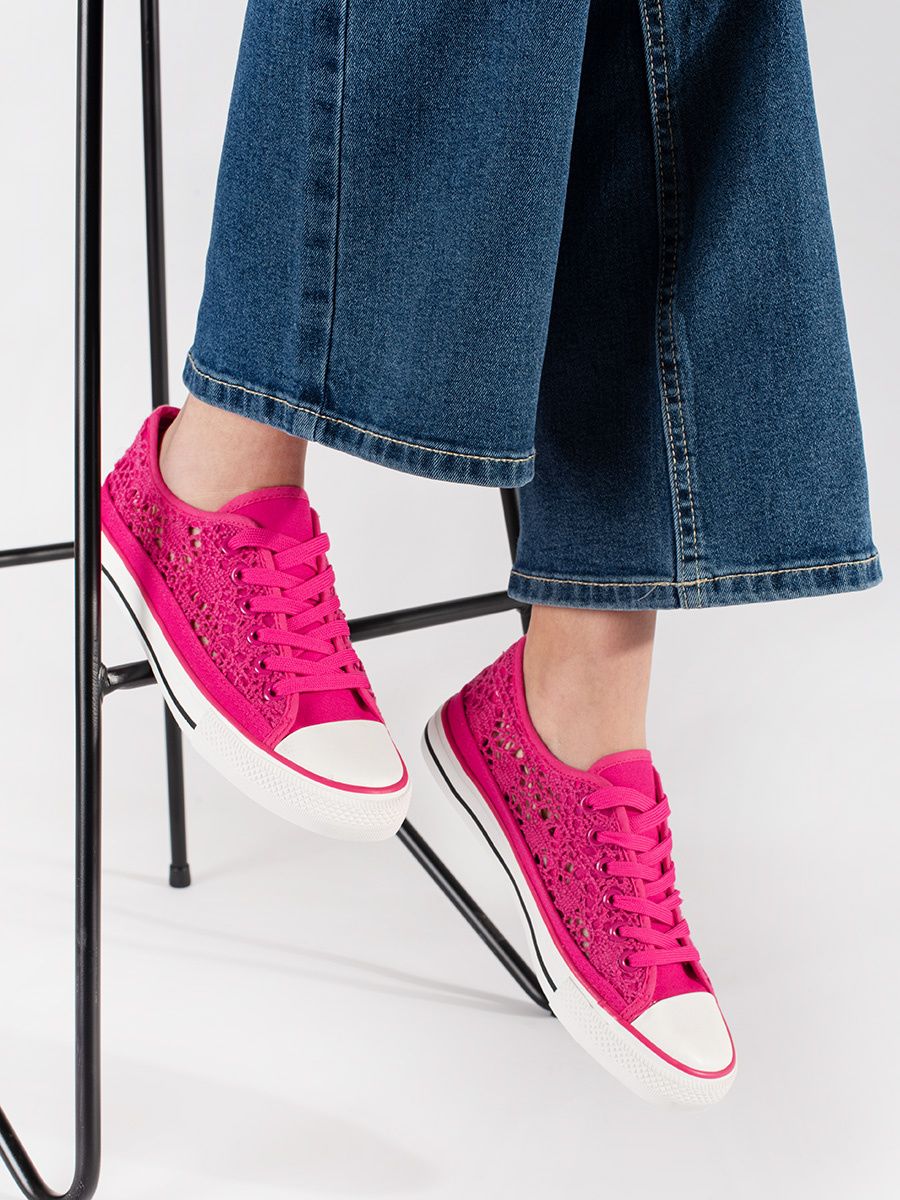 Rosa durchbrochene Sneakers