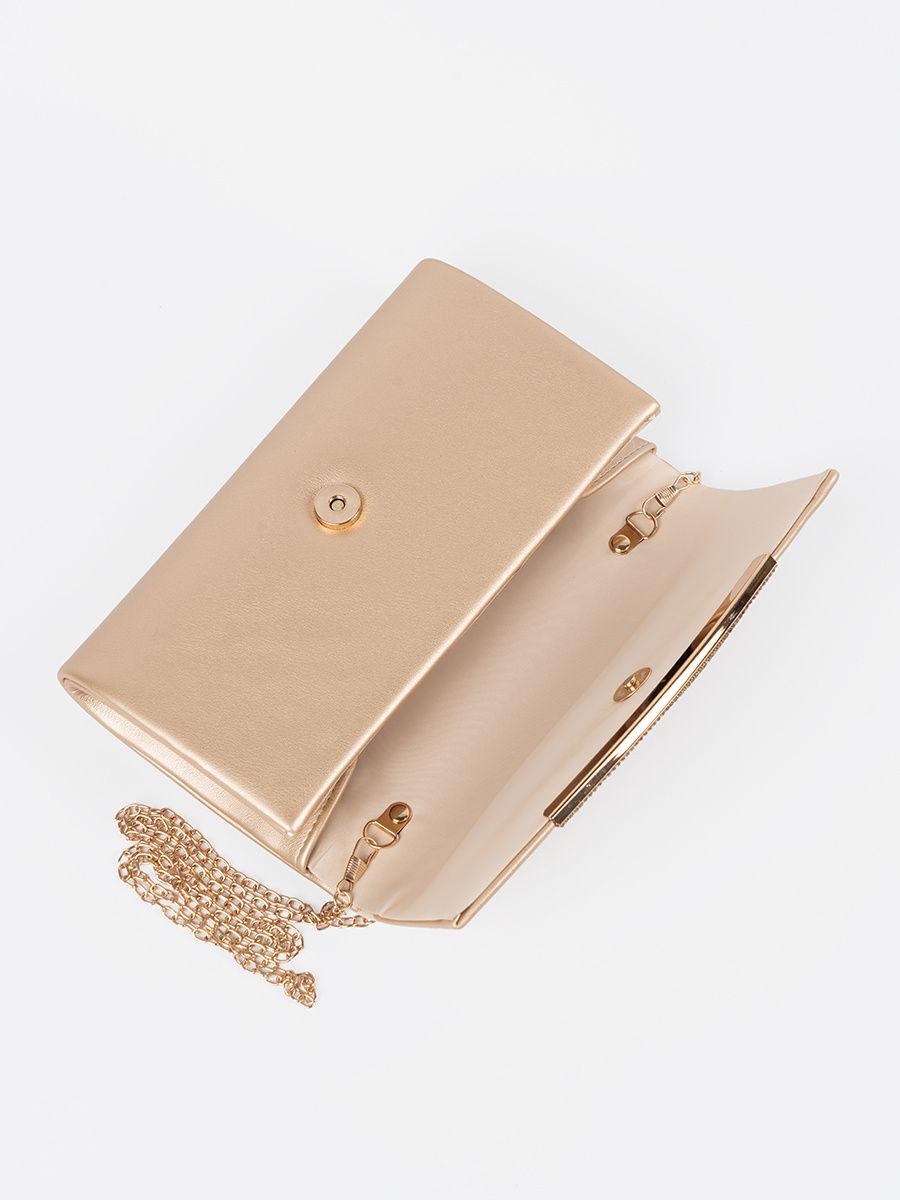 Goldene Clutch mit Kette