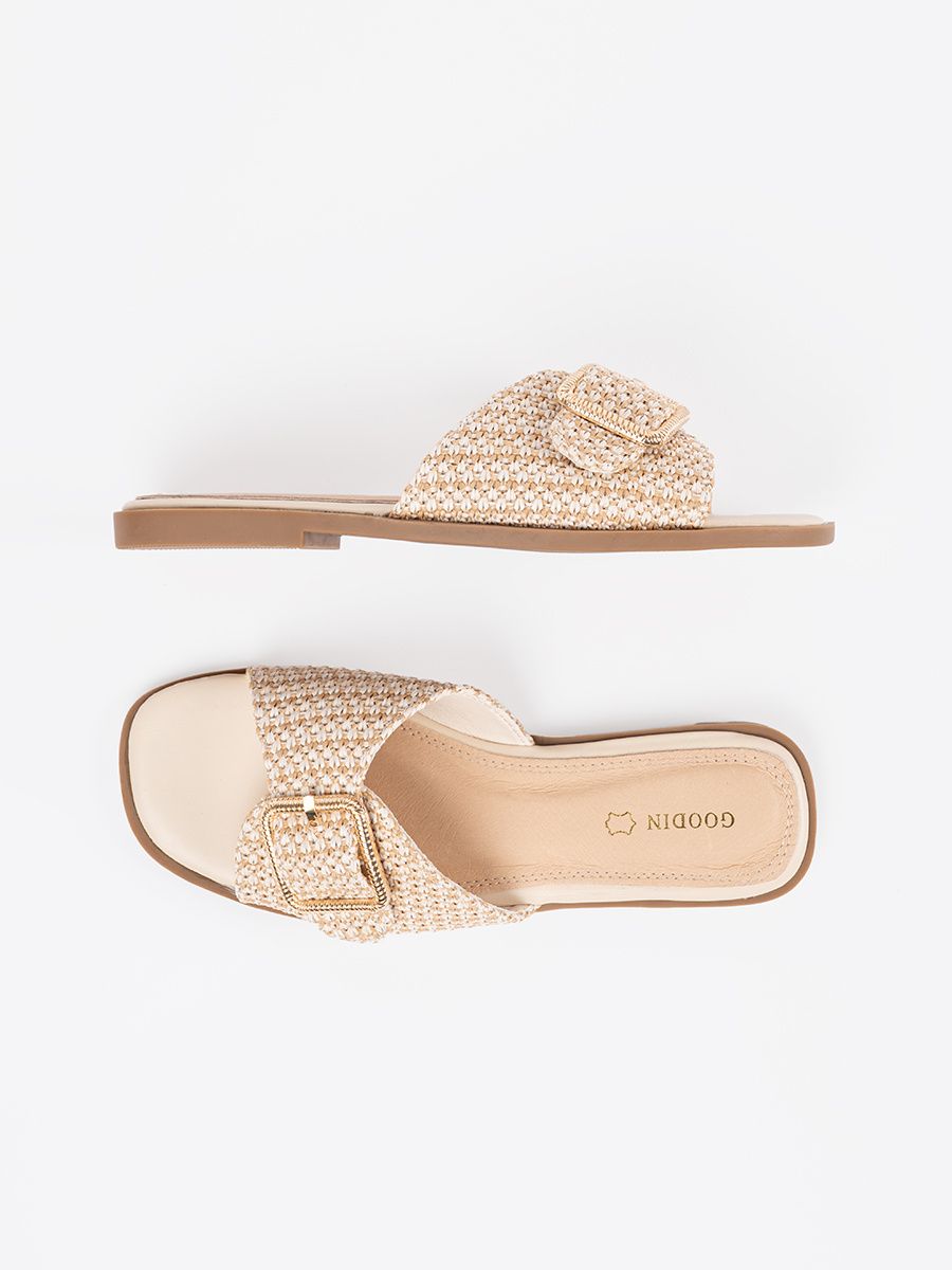 Beige Sandalen mit weißem Karomuster und Schnalle